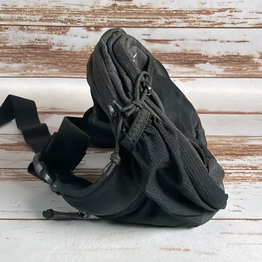REI Co-op Trail 5 Black Versatile Hiking Fanny Pack Size 5.25L Used - Picture 2 of 7